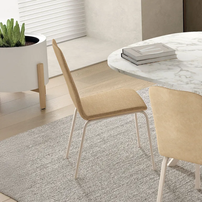 Altea Chaise en tissu et pieds en métal