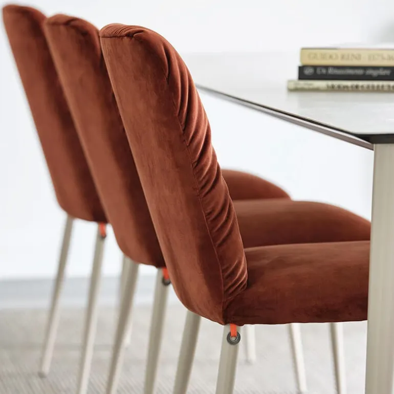 Aura Mobitec® Chaise style cocooning en tissu et pieds bois
