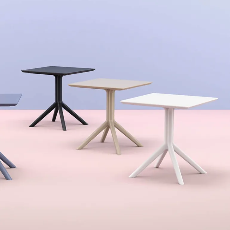 Sky Petite table carrée en résine